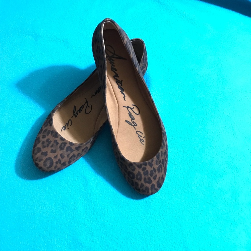 American Rag Cie flats